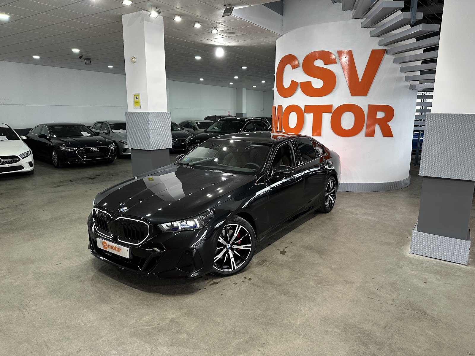 Interior de Bmw Serie 5 2024 · foto real CSV Motor