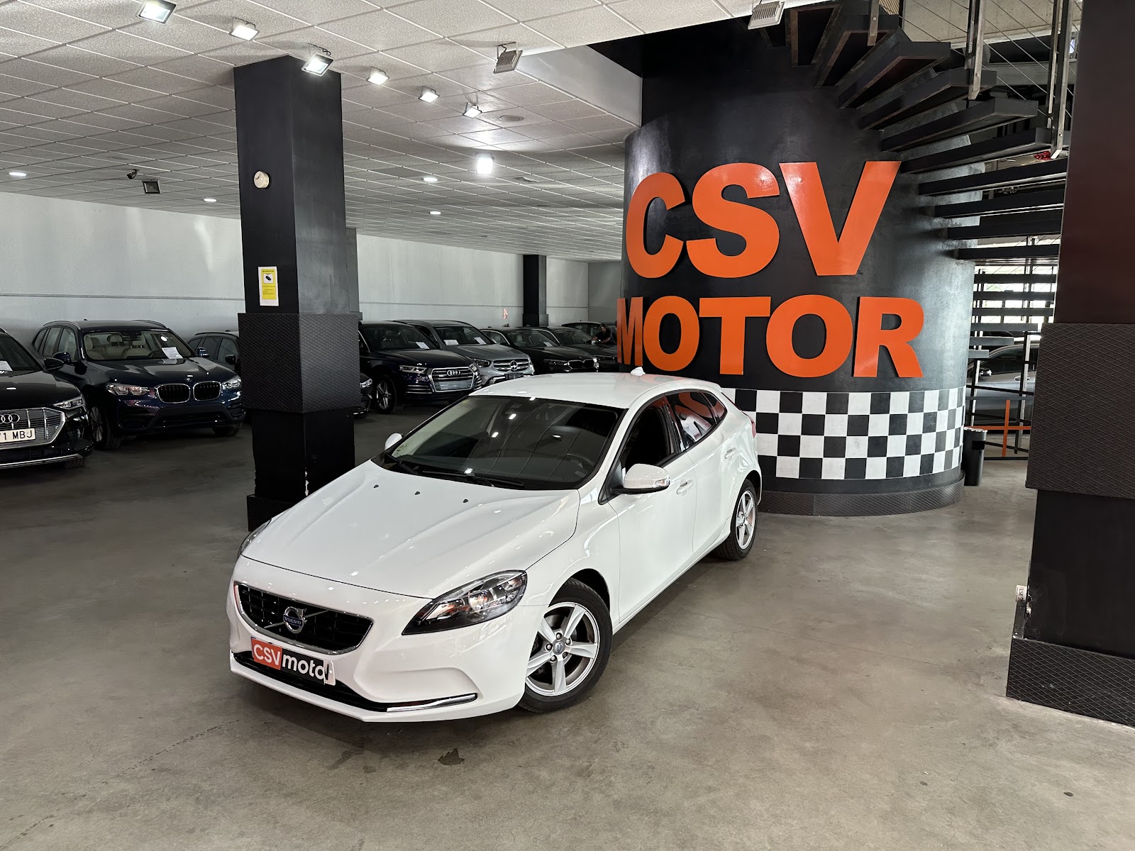 VOLVO V40 D2 115
