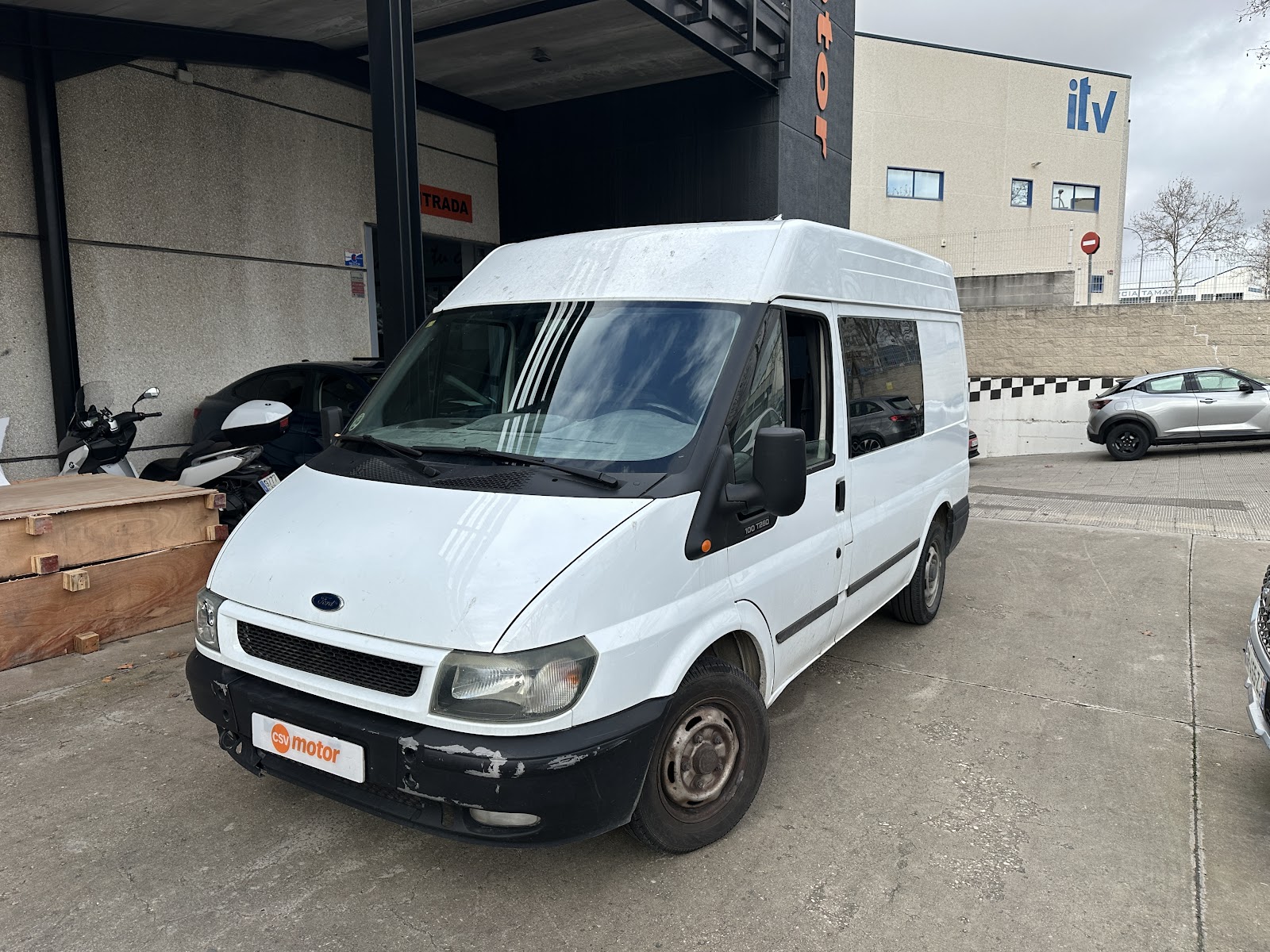 FORD TRANSIT Combi 6 Man 2.0 TDCi 100