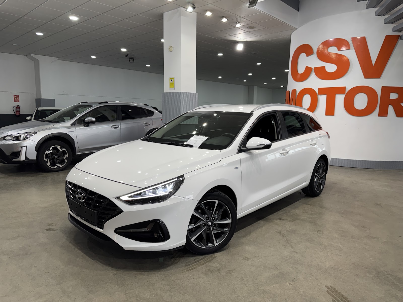 Foto 2 de HYUNDAI I30 2024 en venta en CSV Motor Valdefuentes
