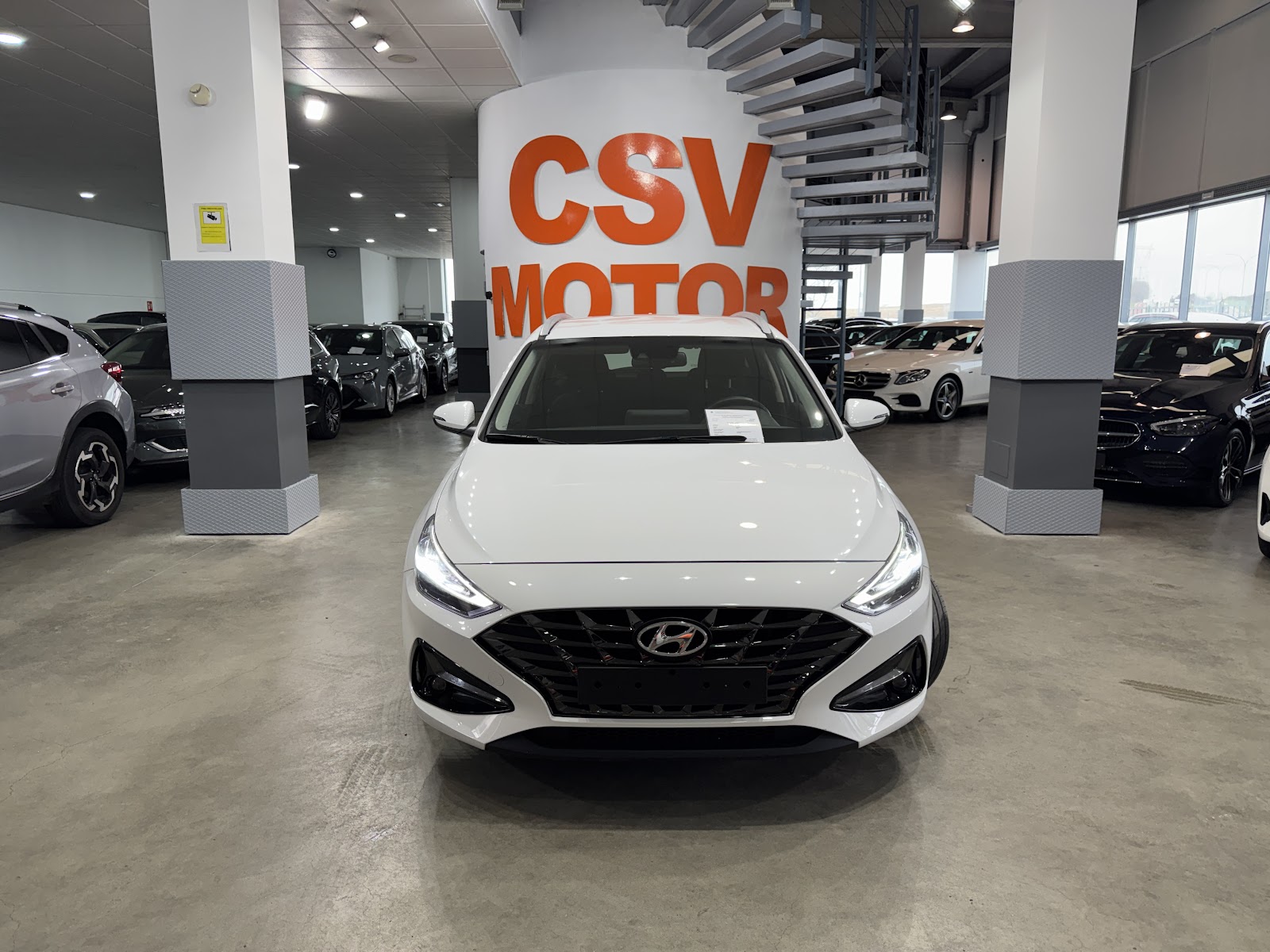 Foto 3 de HYUNDAI I30 2024 en venta en CSV Motor Valdefuentes