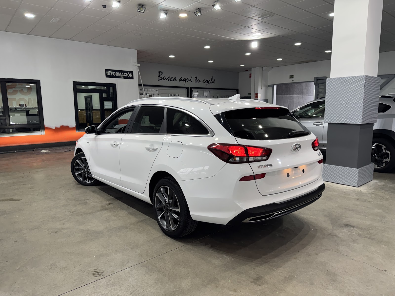Foto 5 de HYUNDAI I30 2024 en venta en CSV Motor Valdefuentes