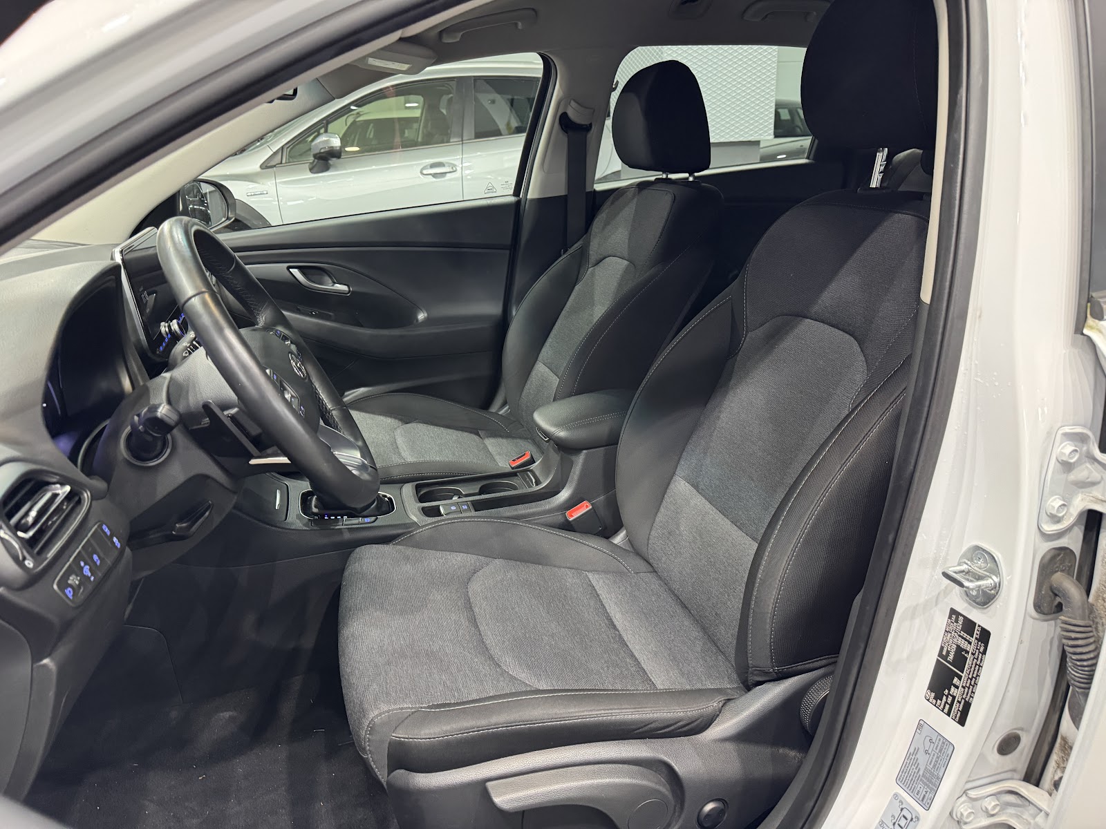 Foto 9 de HYUNDAI I30 2024 en venta en CSV Motor Valdefuentes